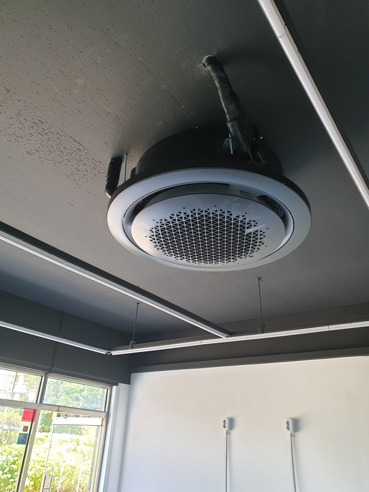 1948697120_4cpHyArR_3f76b344b4f13c644835a1e20c56659c92af1960.jpg 이미지크게보기